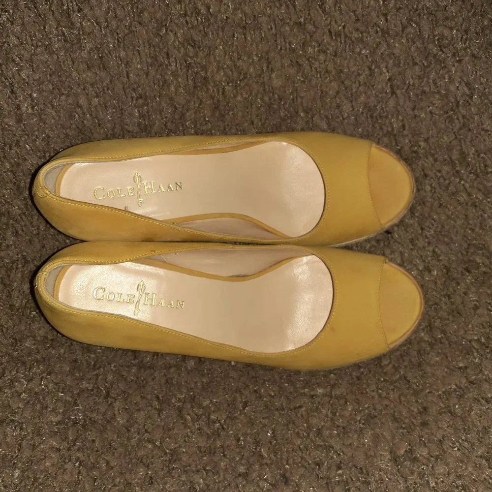 COLE HAAN-Yellow Nubuck Leather-Peep Toe-Cork Wedge-Espadrille-Sz 7-Excellent